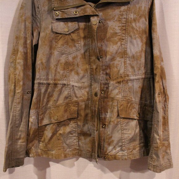 Ashley - Picture 3 of 16